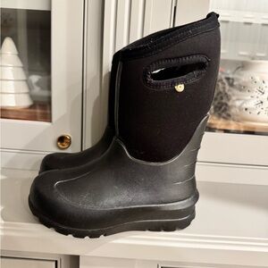 BOGS Big Kids Size 1 Winter Boots